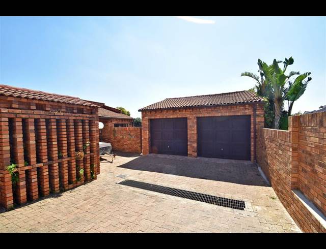 2 BEDROOM TOWNHOUSE FOR SALE IN ST ANDREWS